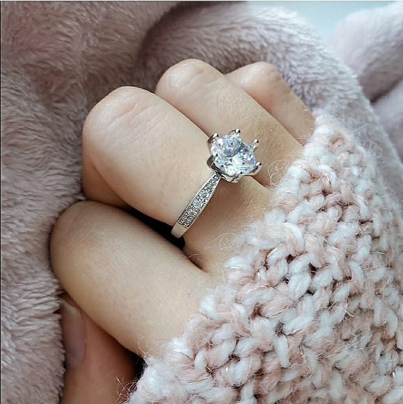 New Classic Wedding/Engagement Ring - Picture 2 of 8